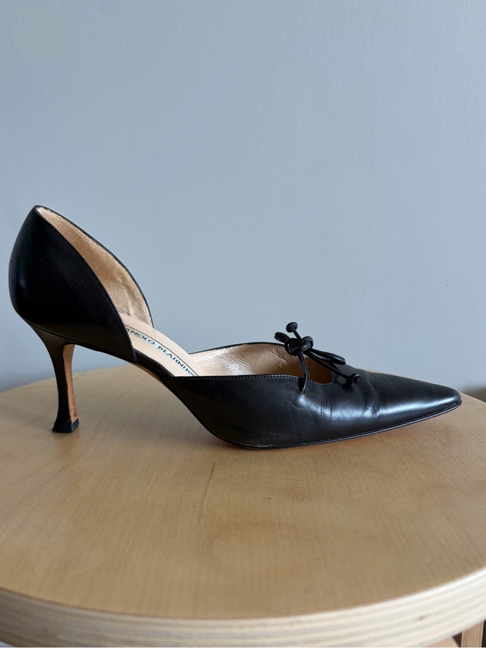 Vintage Manolo Blahnik Black Leather Pointed-Toe D'Orsay Pumps with Bows - Picture 8 of 8